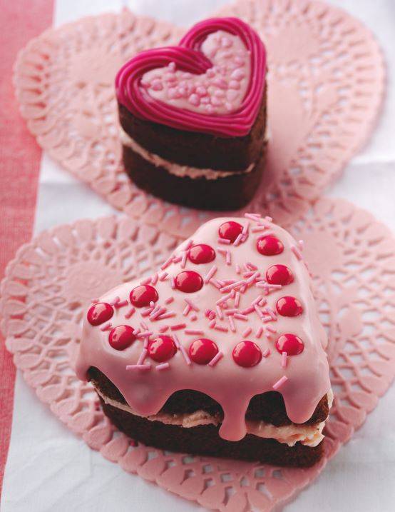 How To Make Mini Heart-Shaped Chocolate Cake