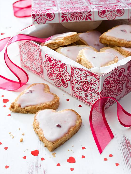 Almond Cookies With Cherry Yogurt Icing