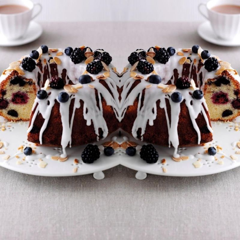 Blackberry And Blueberry Christmas Cake