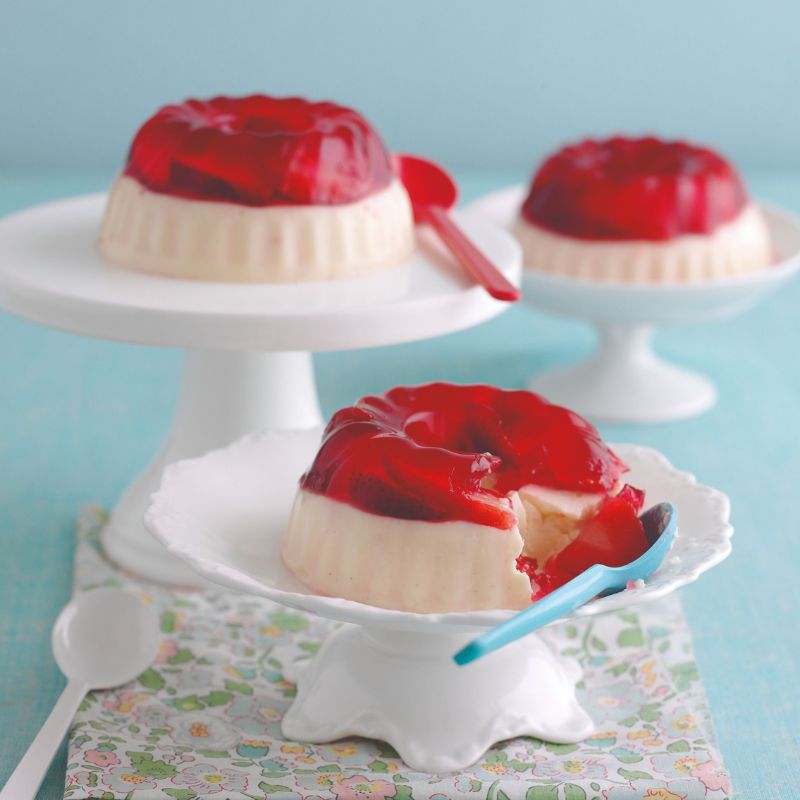 How To Make Tiered Strawberry Jelly And Custard How To Make Tiered Strawberry Jelly And Custard