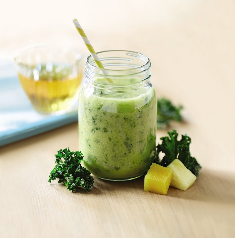Mango, Pineapple and Kale Smoothie For Breakfast