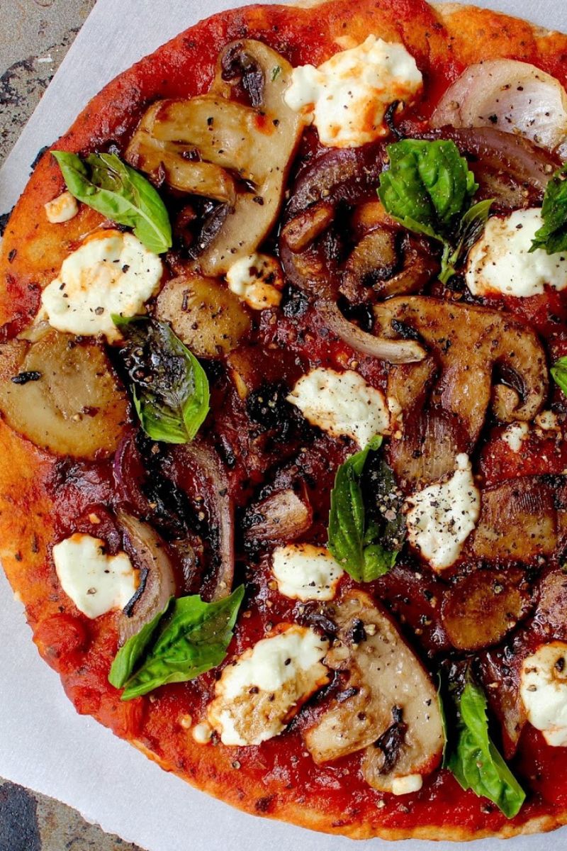 Caramelized Onion And Goat Cheese Pita Pizza