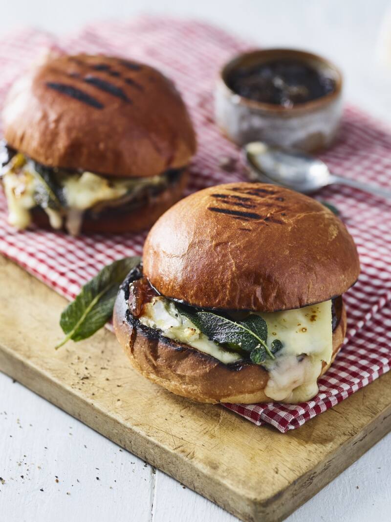 Toasted Brioche with Le Rustique Brie de Caractère and Red Onion Chutney