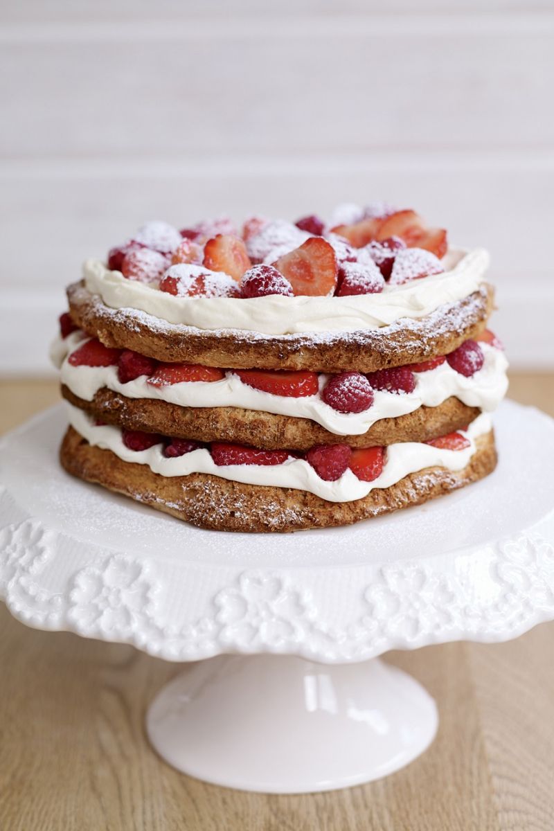 How To Make BerryWorld Hazelnut Meringue Layer Cake With Strawberries And Raspberries How To Make BerryWorld Hazelnut Meringue Layer Cake With Strawberries And Raspberries