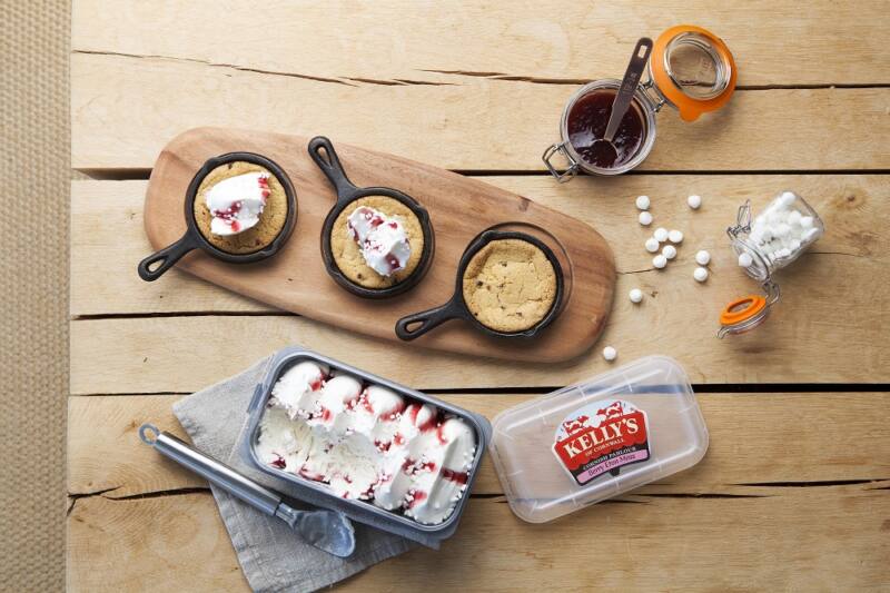 White Chocolate and Raspberry Skillet Cookies White Chocolate and Raspberry Skillet Cookies