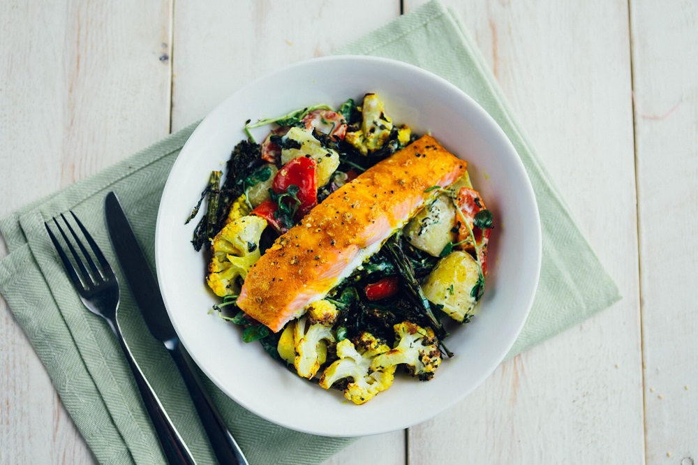 How To Make A Salmon Rainbow Salad Bowl How To Make A Salmon Rainbow Salad Bowl