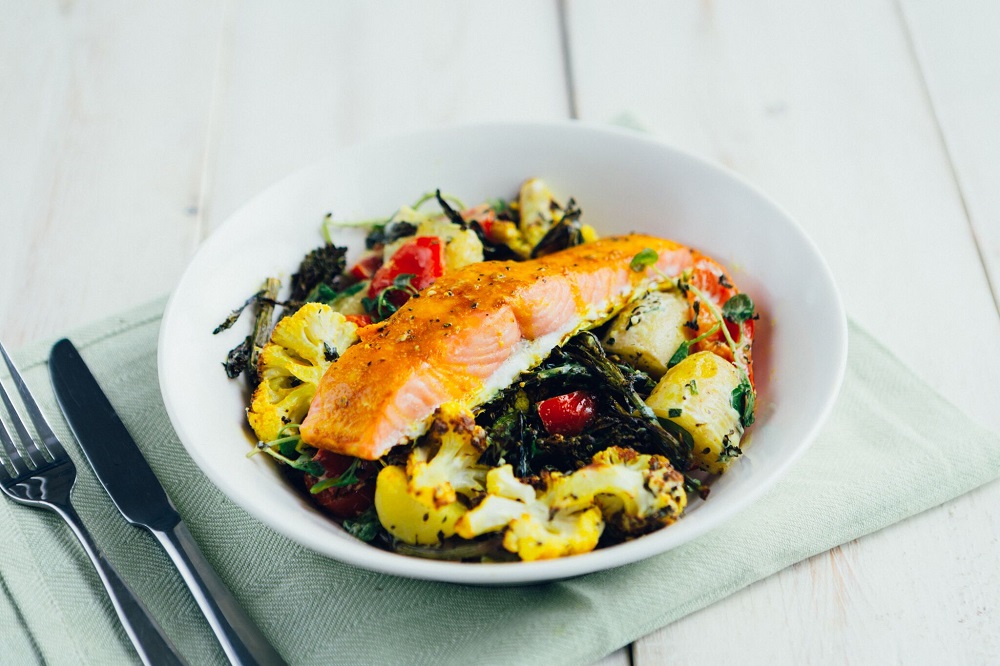 How To Make A Salmon Rainbow Salad Bowl How To Make A Salmon Rainbow Salad Bowl