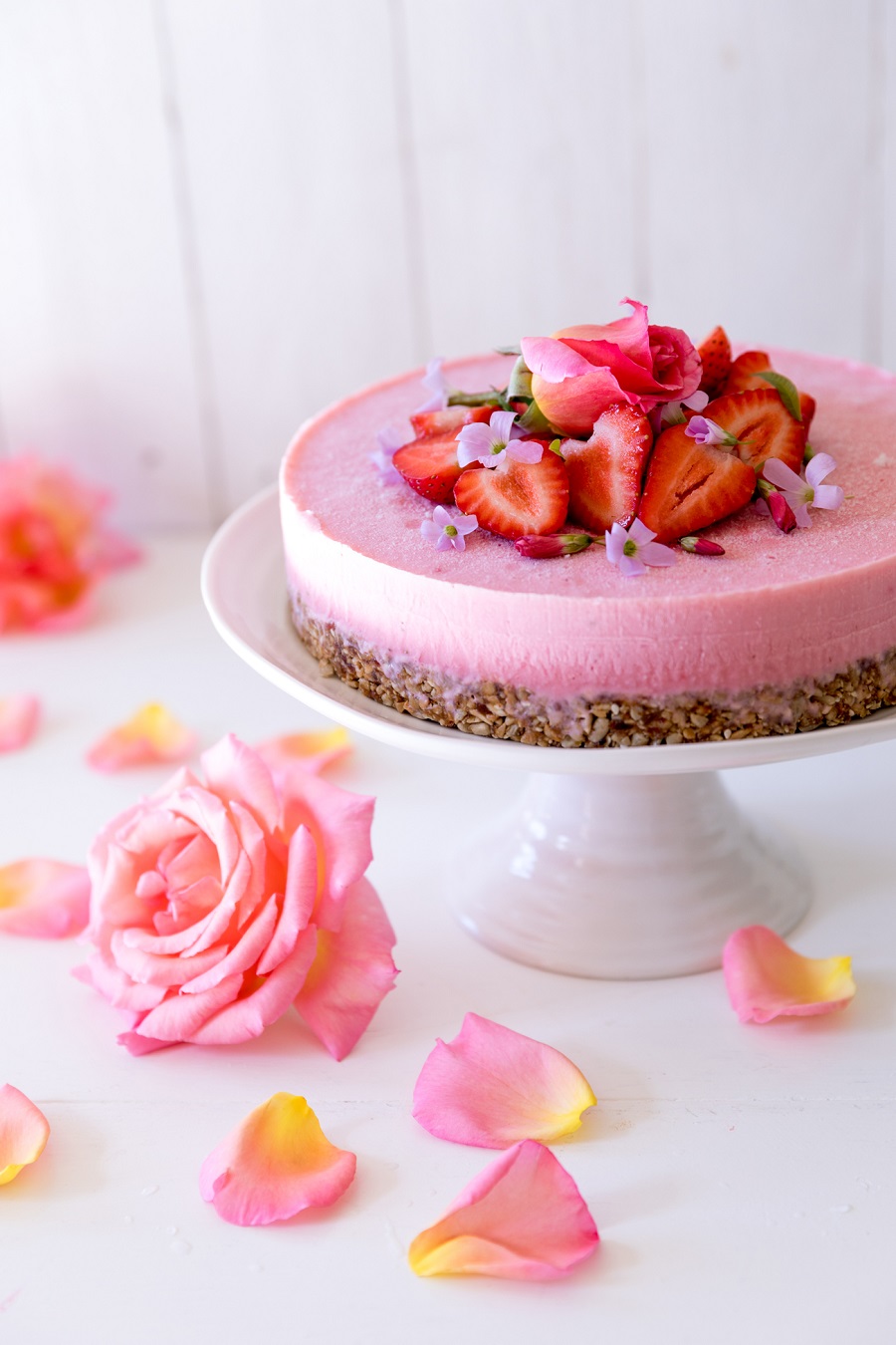 How To Make A Frozen Berry Yogurt Cake