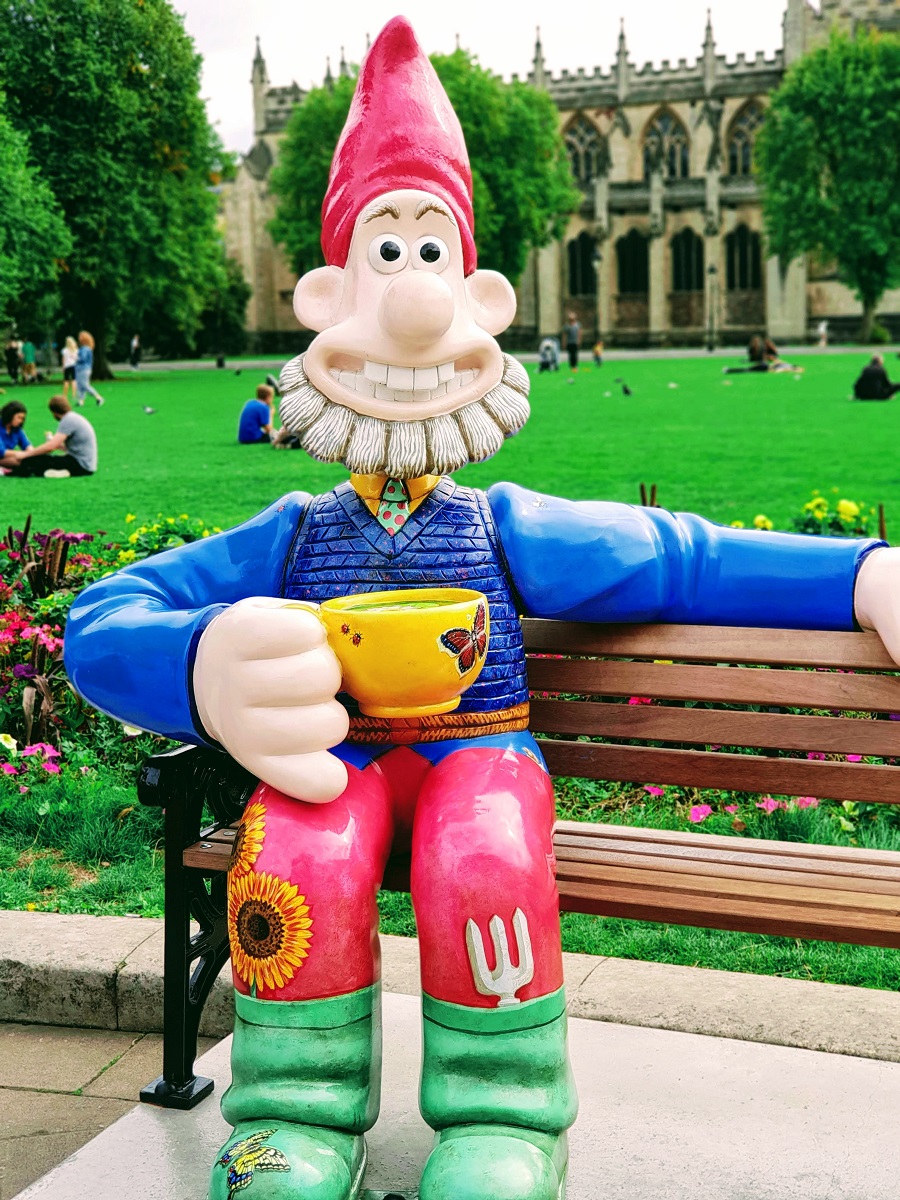 Dreaming Of Summer: A Fun Tea Date With Wallace 