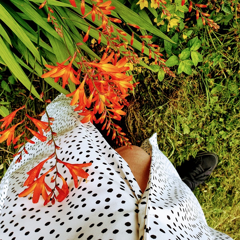 Colours Of Summer: Friday Feet With Friday Flowers