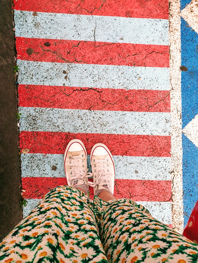 Casual London Walking Outfits & Friday Feet Adventures Casual London Walking Outfits & Friday Feet Adventures.