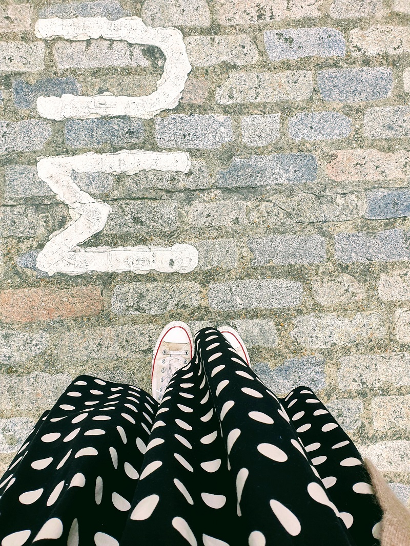 Casual London Walking Outfits & Friday Feet Adventures Casual London Walking Outfits & Friday Feet Adventures.