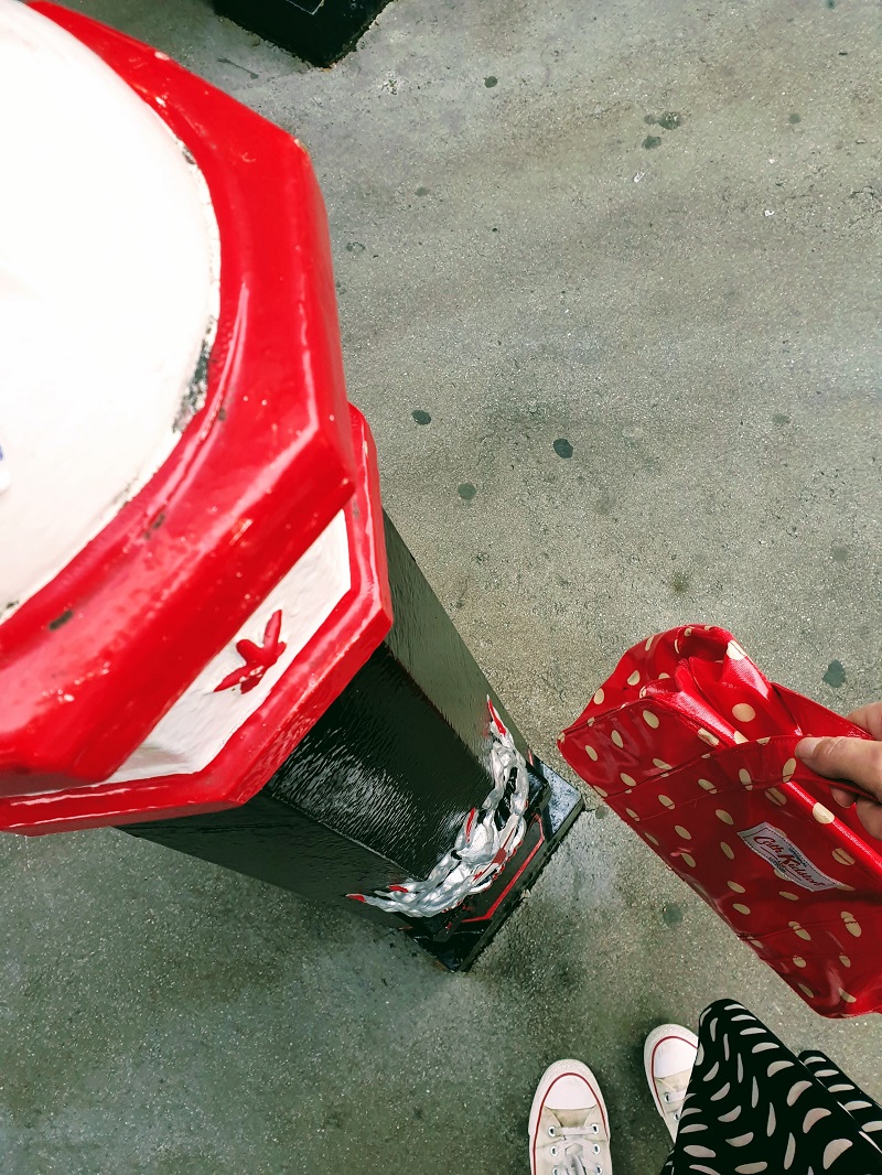 Casual London Walking Outfits & Friday Feet Adventures Casual London Walking Outfits & Friday Feet Adventures.