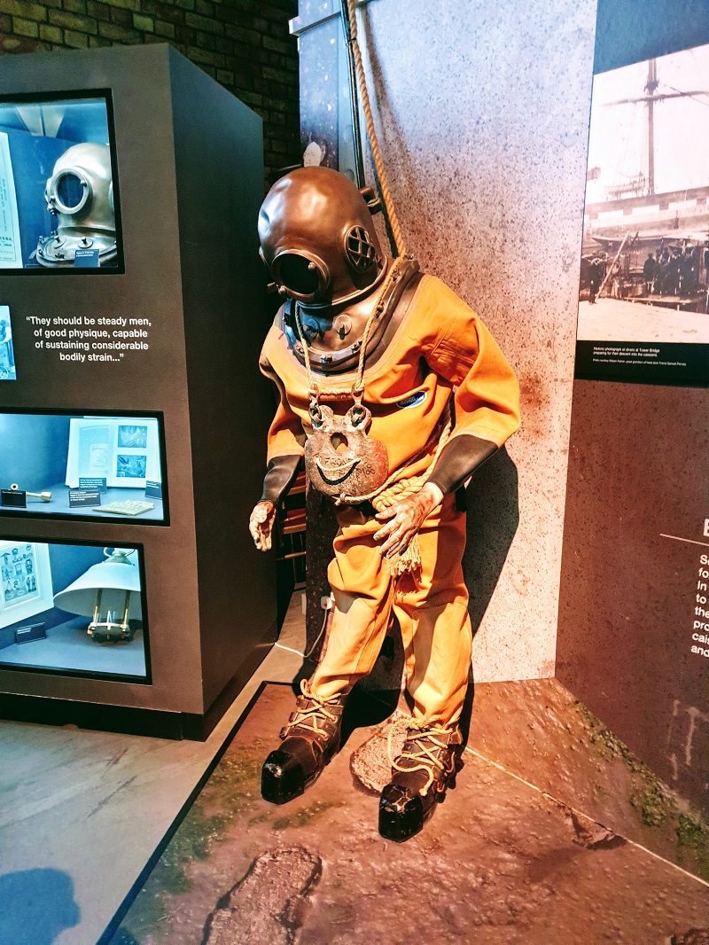 A Walk Over Tower Bridge: Thing's To Do In London