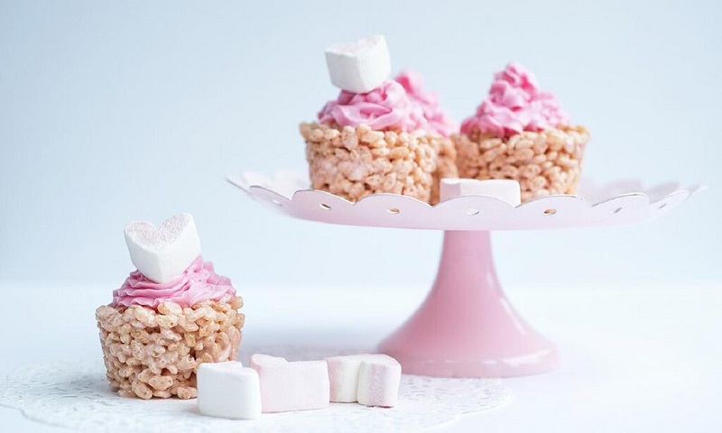 Marshmallow Crispy Cupcakes