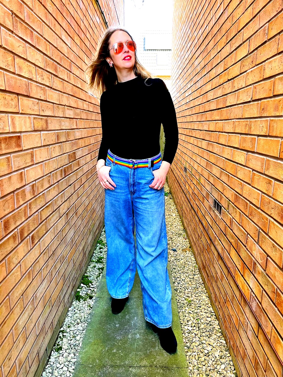 How To Style A Retro Print D Buckle Belt