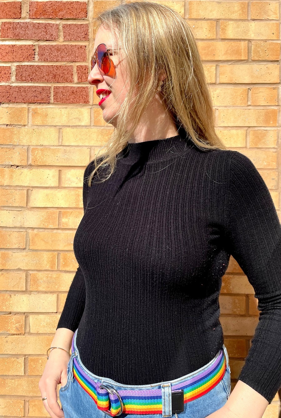 How To Style A Retro Rainbow Print D Buckle Belt How To Style A Retro Rainbow Print D Buckle Belt