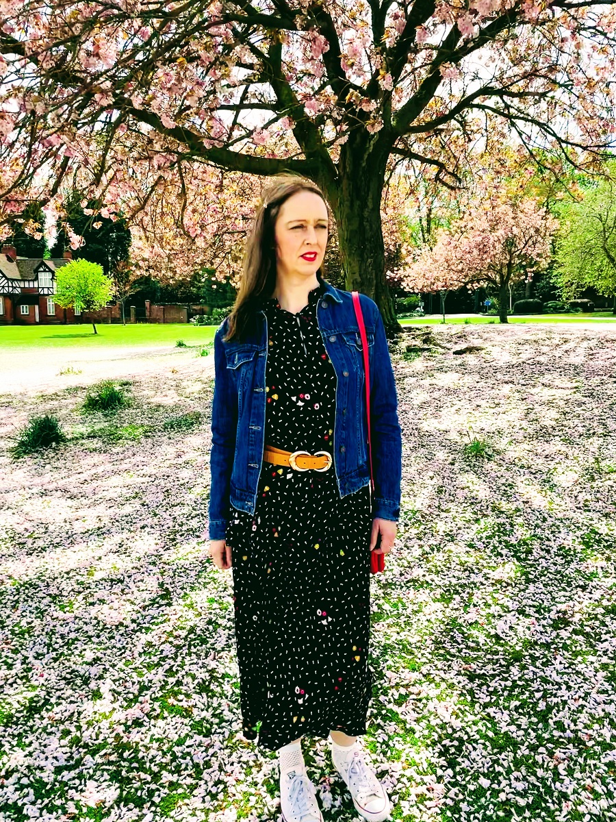 How To Wear Spring Dresses When It's Not That Warm Denim jacket over 40 style