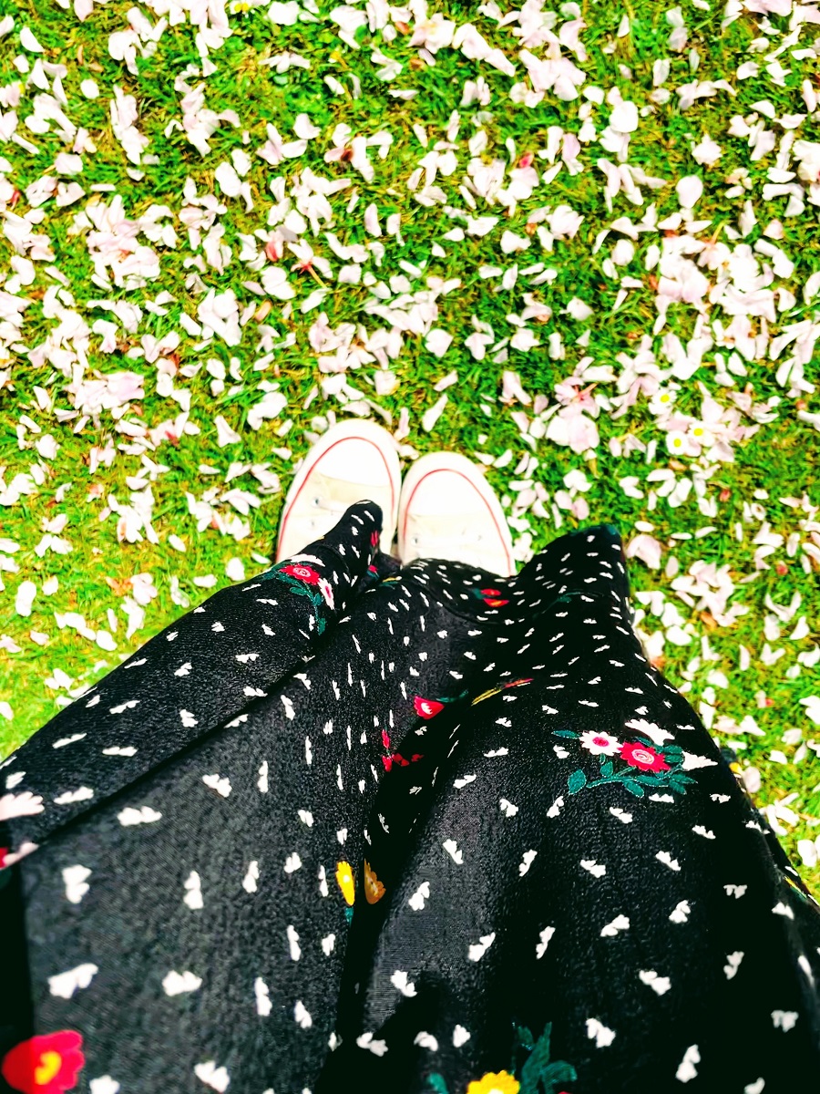 How To Wear Spring Dresses When It's Not That Warm Converse with maxi dress