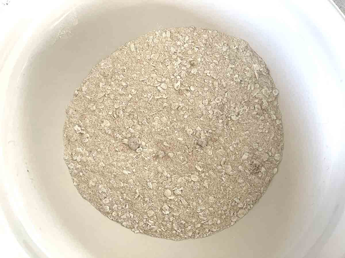 flour, oats and sugar in a bowl.