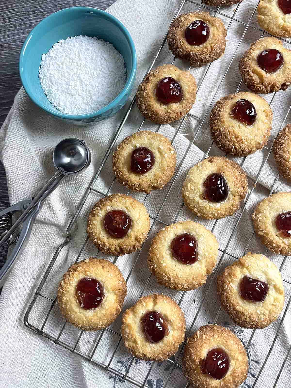 melting moments biscuits on a coolking rack.