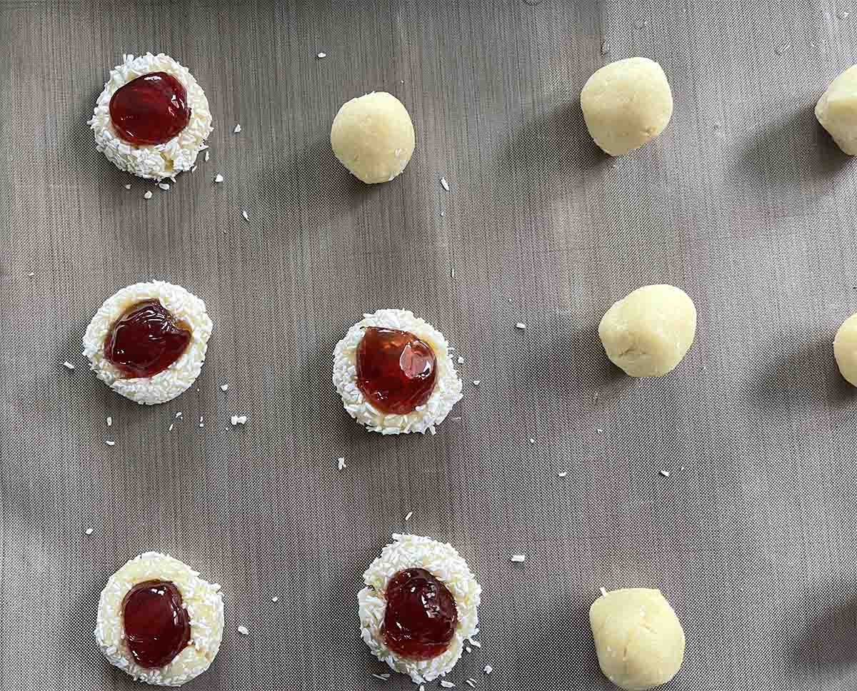 part preparedmelting moments buscuits on a tray.