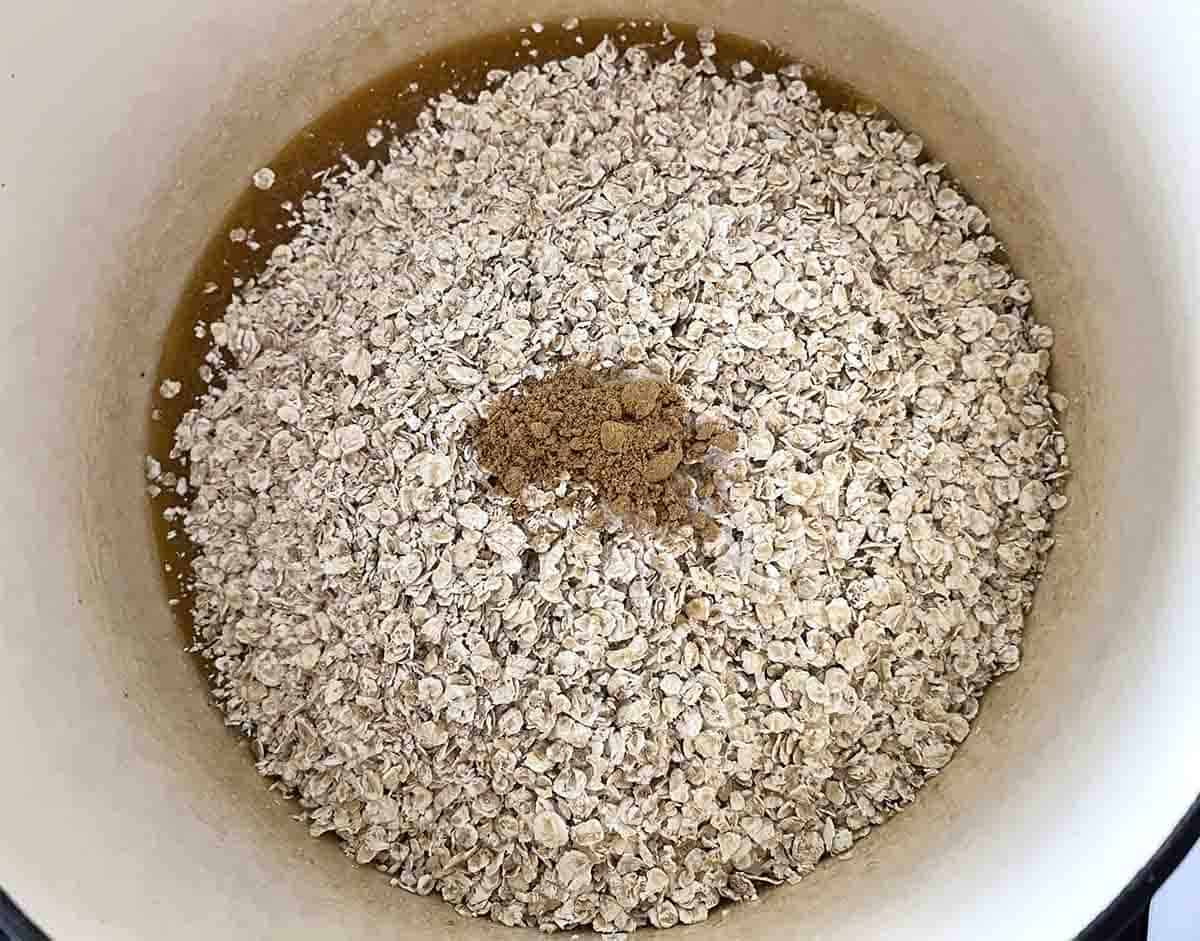 oats added t mixture.