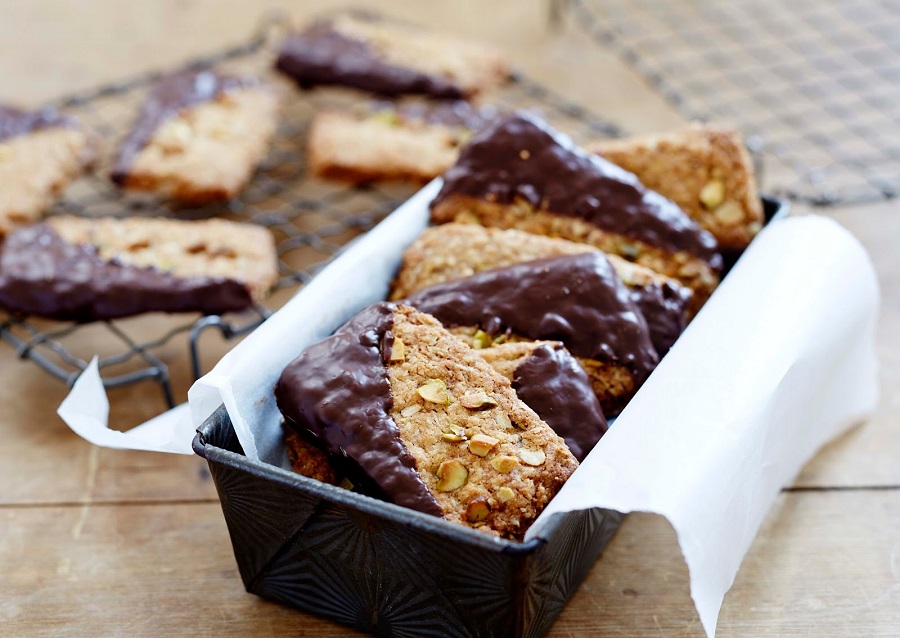 Gluten Free Pistachio and Almond Oaty Cookies Anyone? 