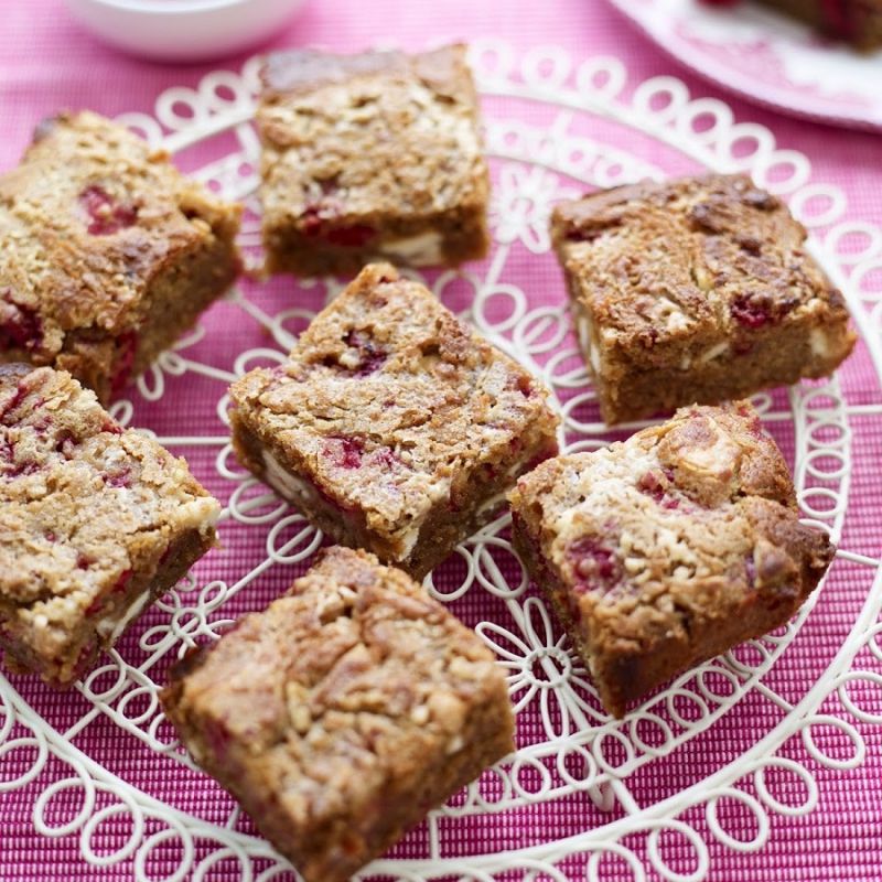 How To Make Macadamia And Raspberry Goldies