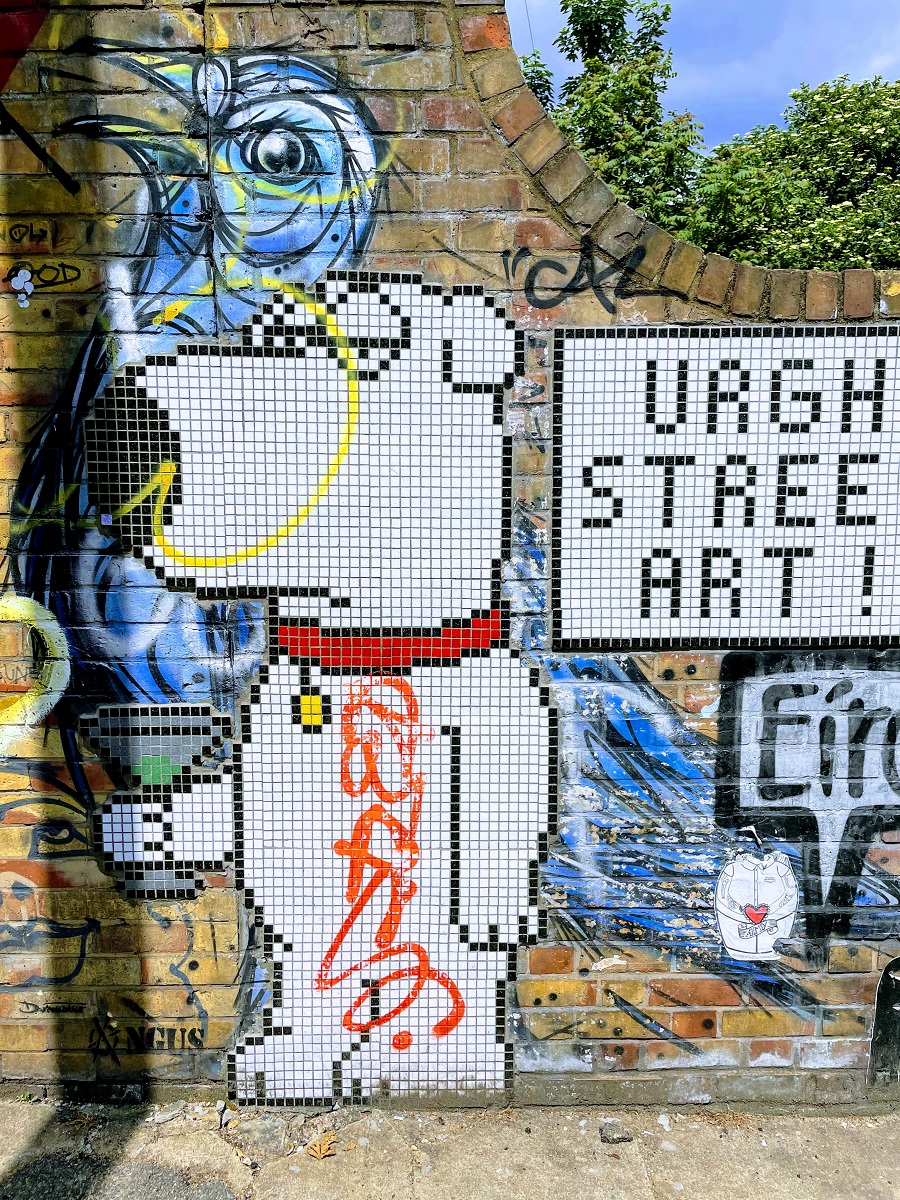Family Guy Street Art: Summer Dresses At The Ready