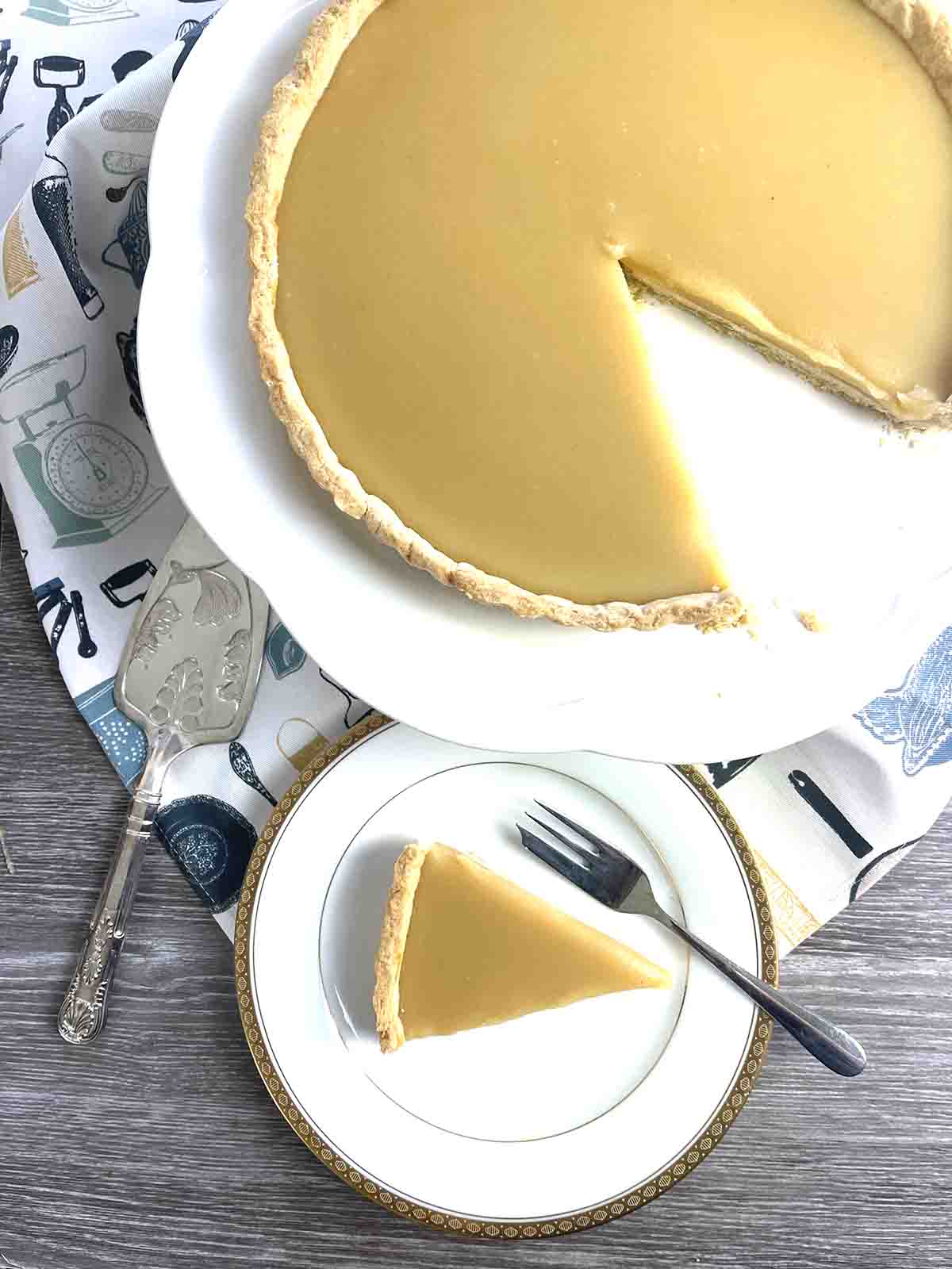 tart with slice cut on a plate.