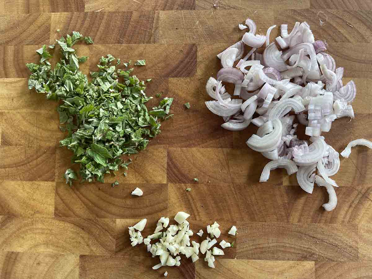 chopped mint, shallots and garlic.