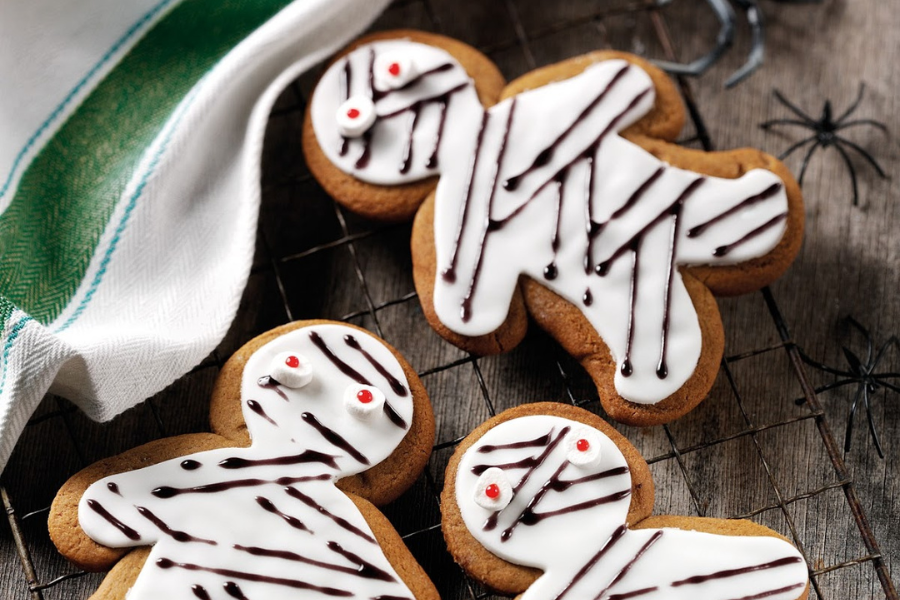 Mummies Revenge: Halloween Gingerbread Mummies.