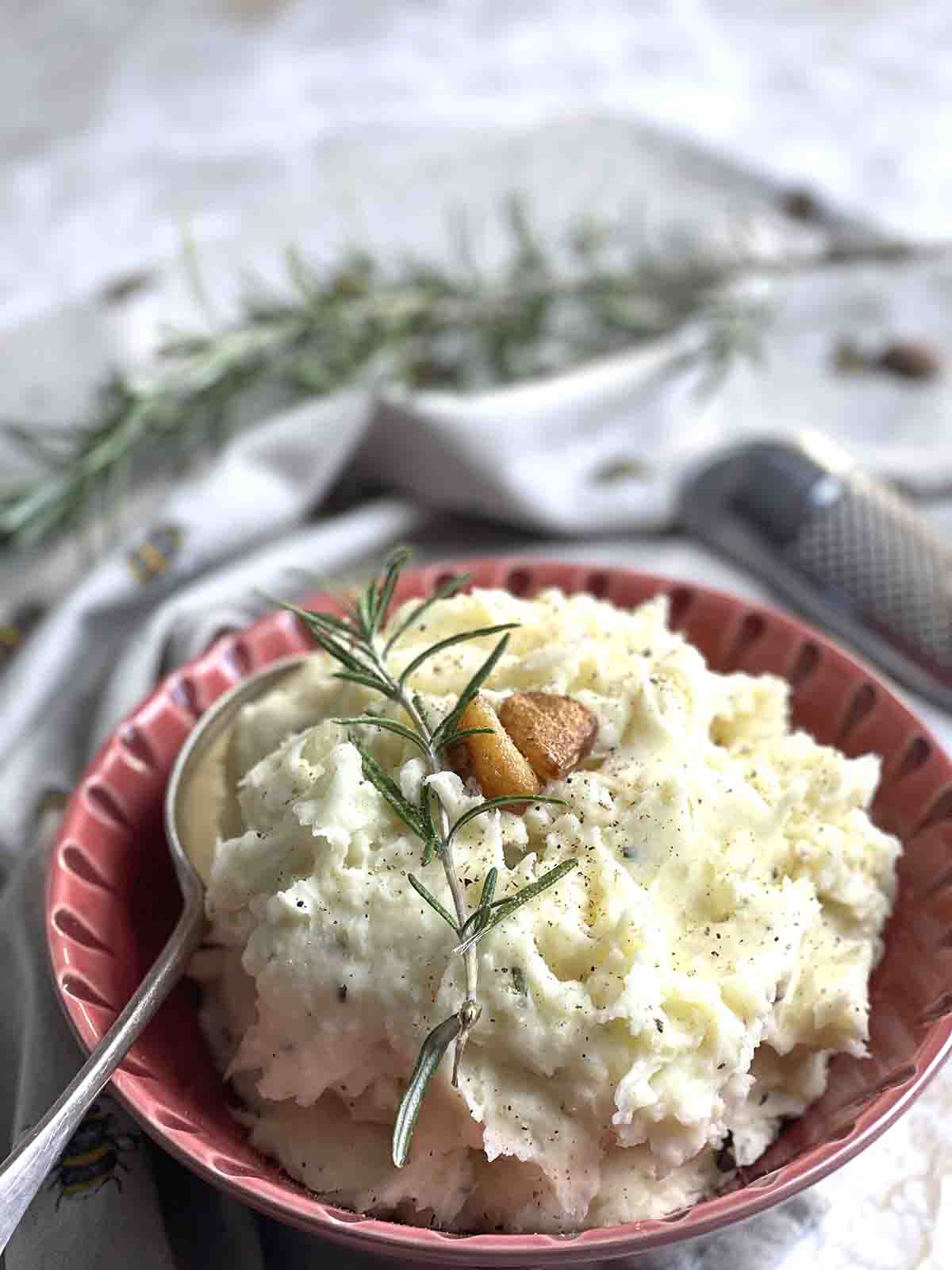 mashed potatoes in a bowl.