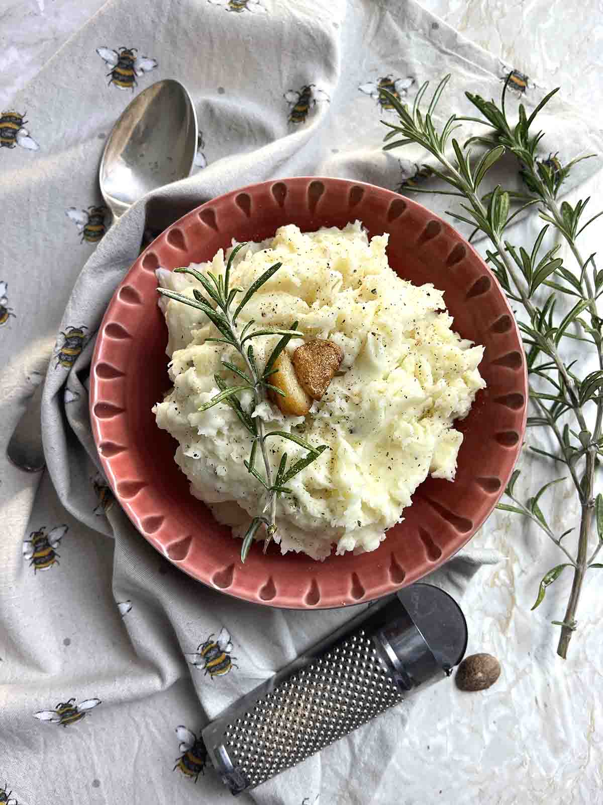 rosemary garlic mashed potatoes in a bowl.