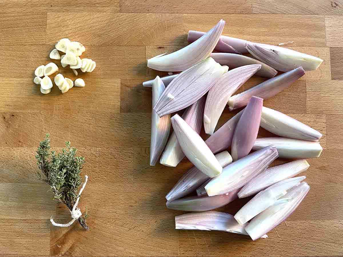 sliced shallots, garlic and thyme.