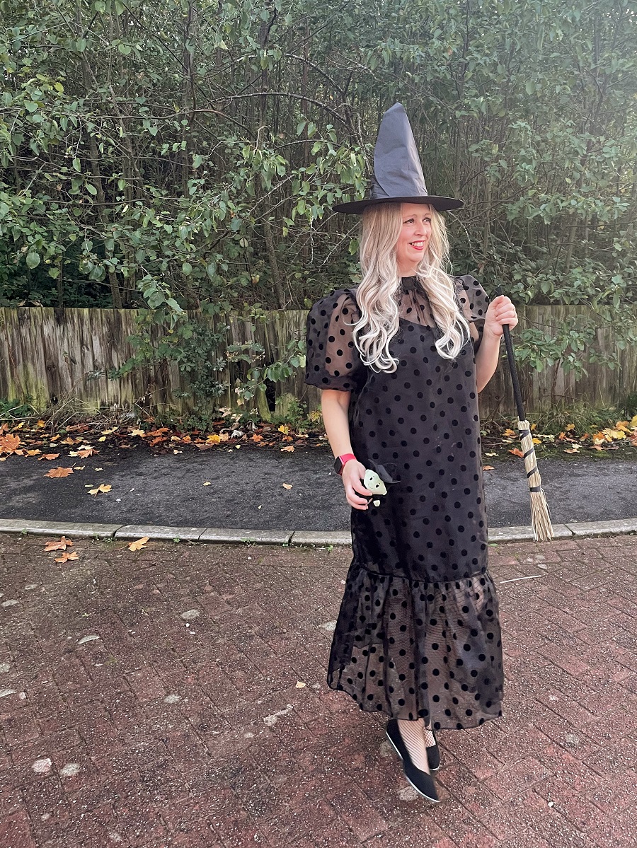 My Halloween Witch Outfit: I Put A Spell On You