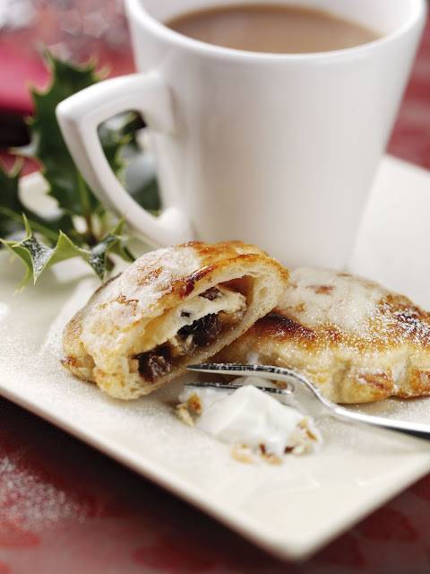Sweet Mince Pies With Greek Yoghurt