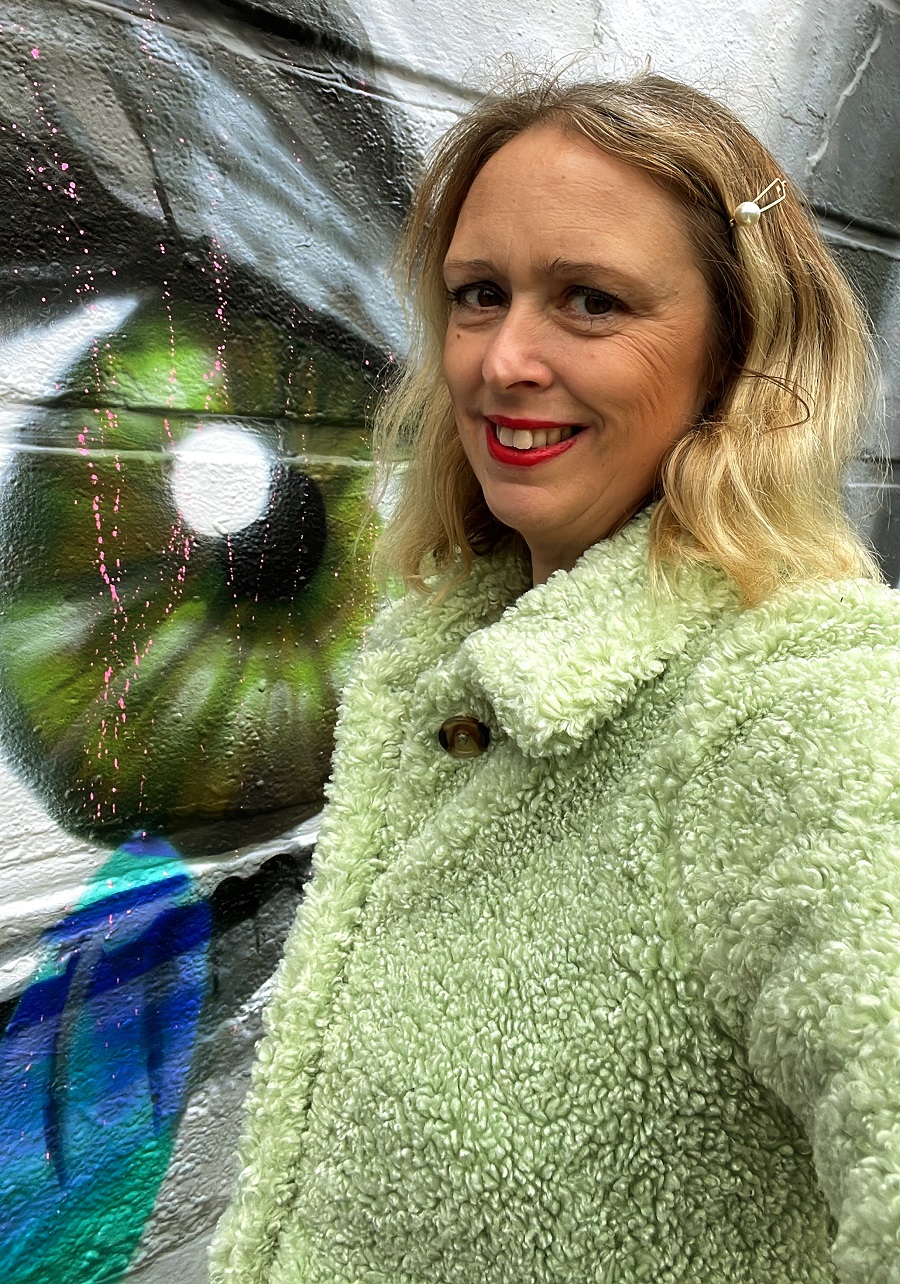 Can You Wear A Teddy Coat With A Skirt?