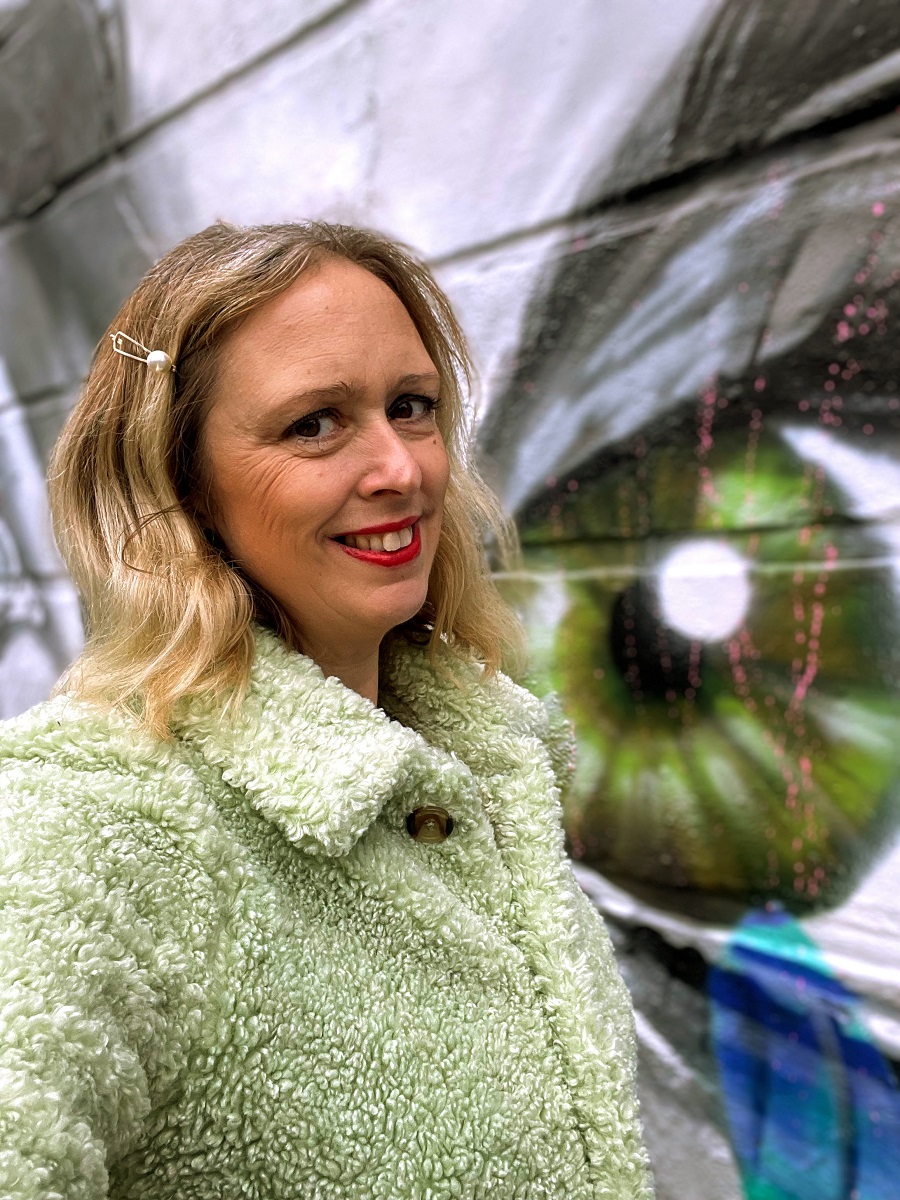 Can You Wear A Teddy Coat With A Skirt?