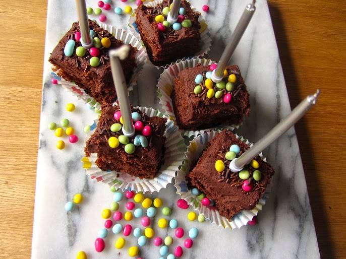 Chocolate Brownies: Children’s Party Cakes. Chocolate Brownies Mini Cakes
