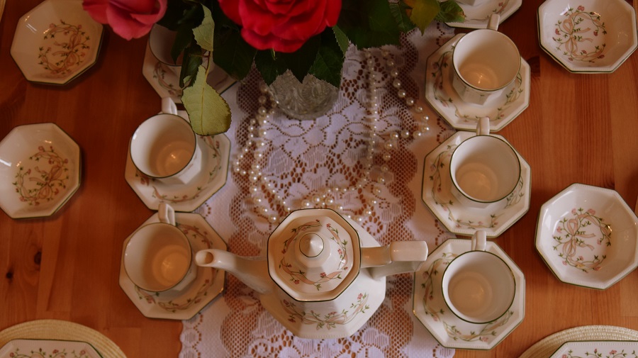 Johnson Brothers Eternal Beau Dinner Set: