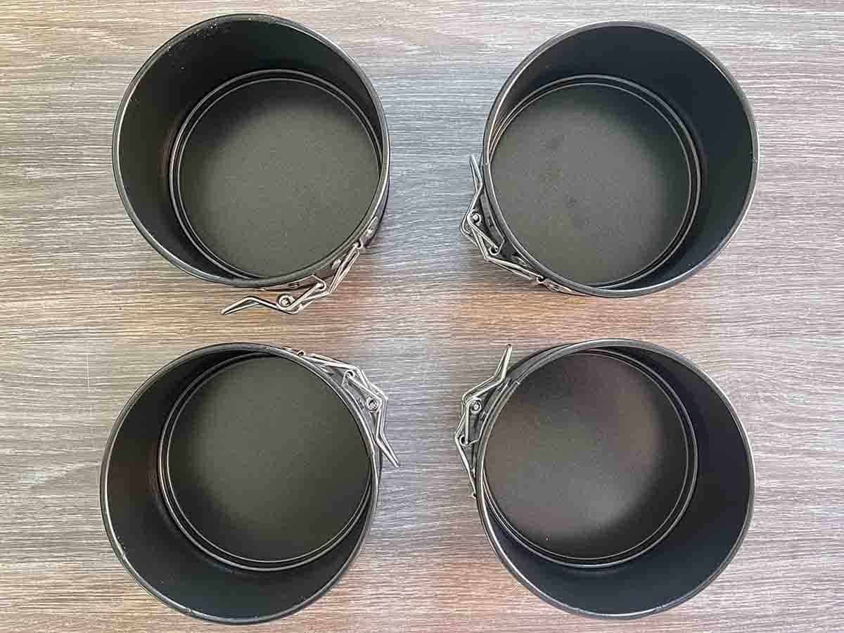 4 springform tins.