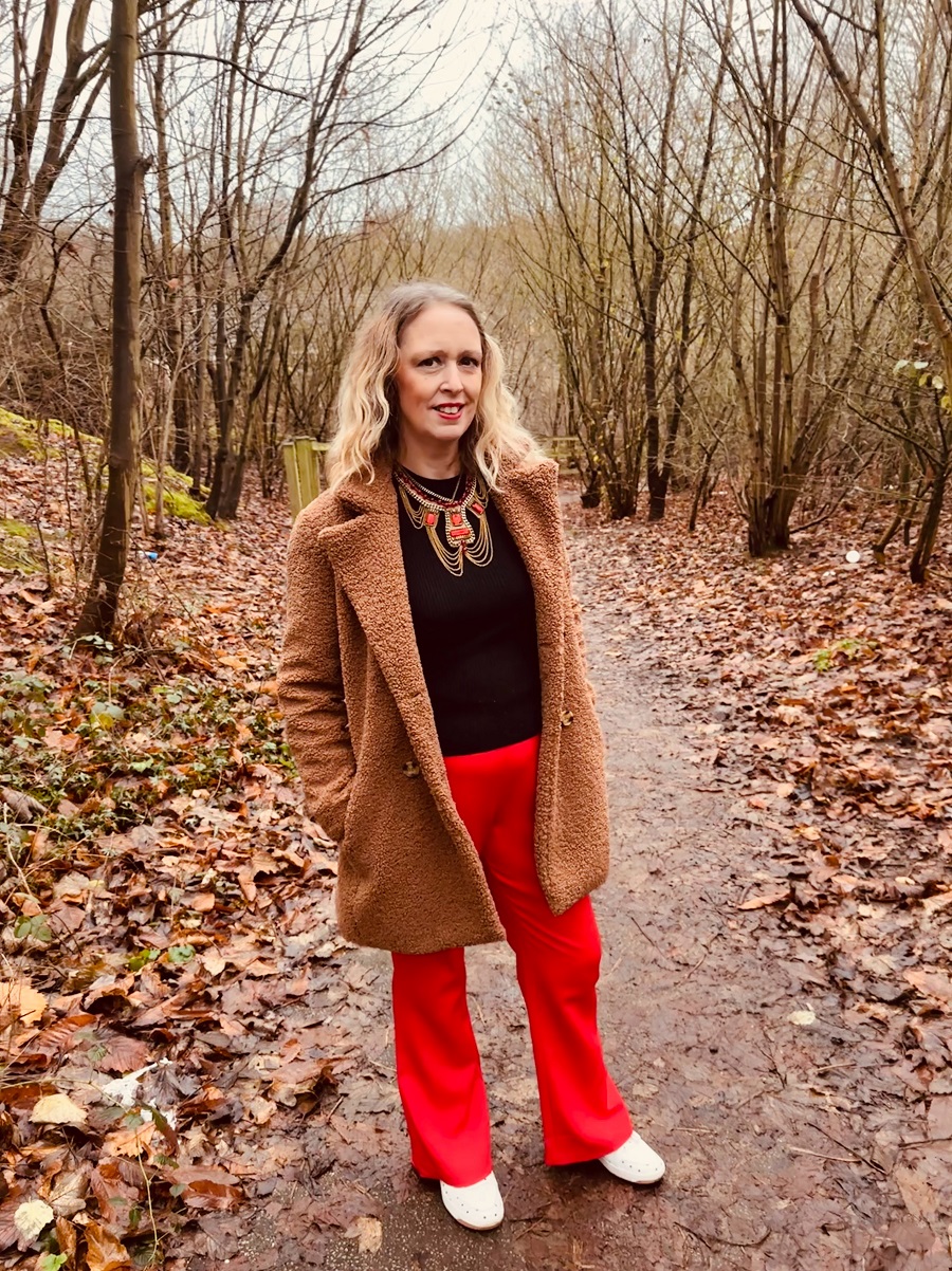 What To Wear With Red Trousers?