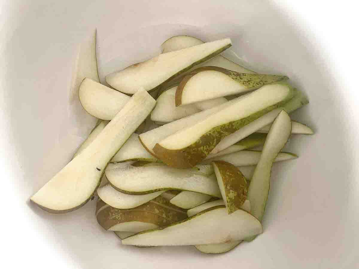 sliced pears in a bowl.