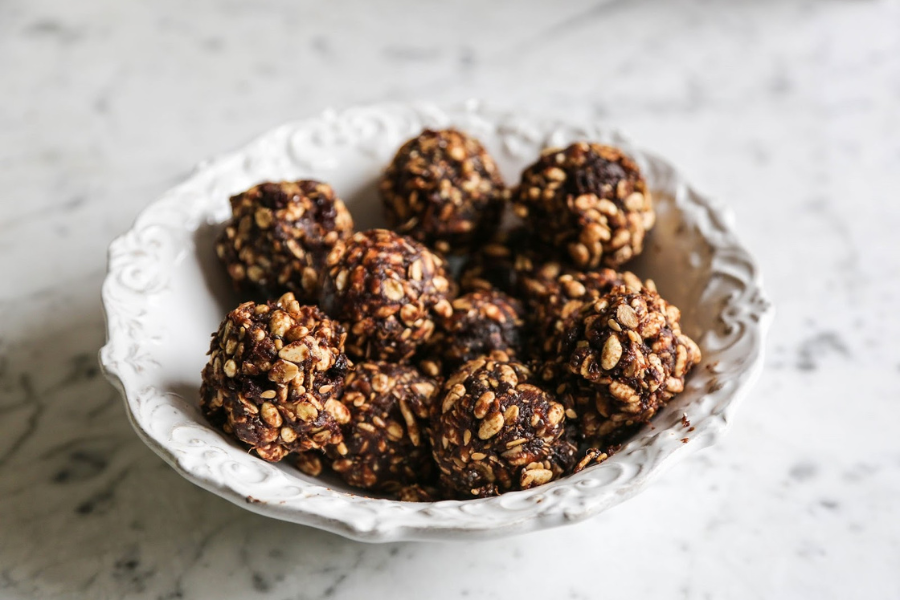 Cacao And Peanut Butter Breakfast Balls