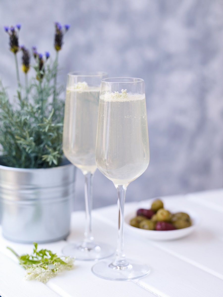 4 Summer Sparkling Elderflower Drinks