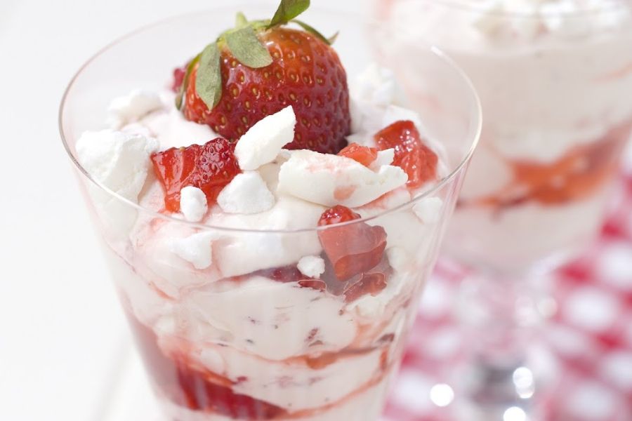 21 Fruit And Cream Meringues Recipes To Try