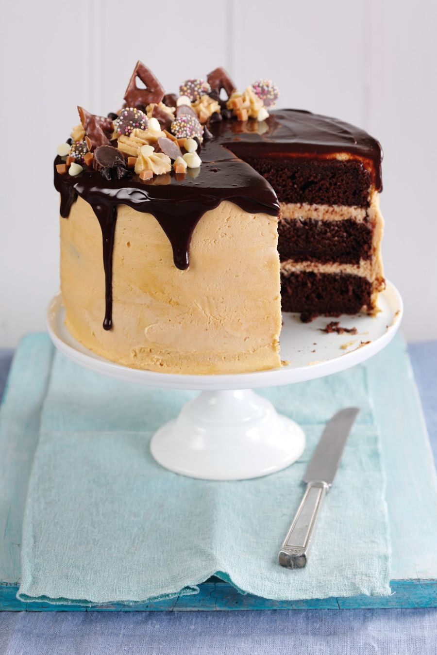 Chocolate And Peanut Butter Drip Cake