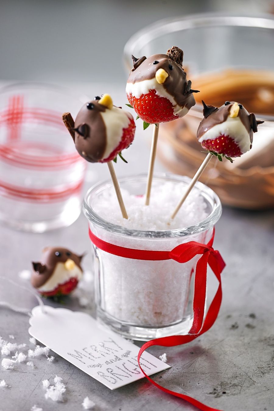 Strawberry Robin Lollipops